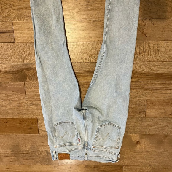 Levi’s 501 Skinny Fit Light Wash W28 x L28 Wedgie - Picture 3 of 11